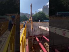 El modelo XCMG E310 viene con una pluma telescópica de tres secciones de 25 metros y con una cuchara de 2.2 metros cúbicos.